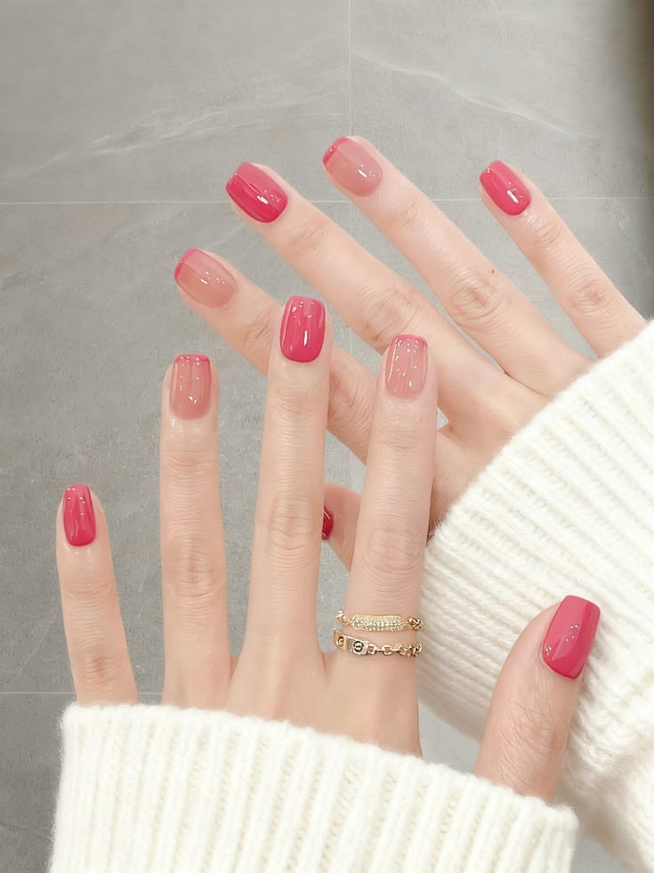 Các mẫu nail sơn thạch màu hồng trong veo, hiệu ứng mọng nước như dưa hấu, tươi tắn trẻ trung.