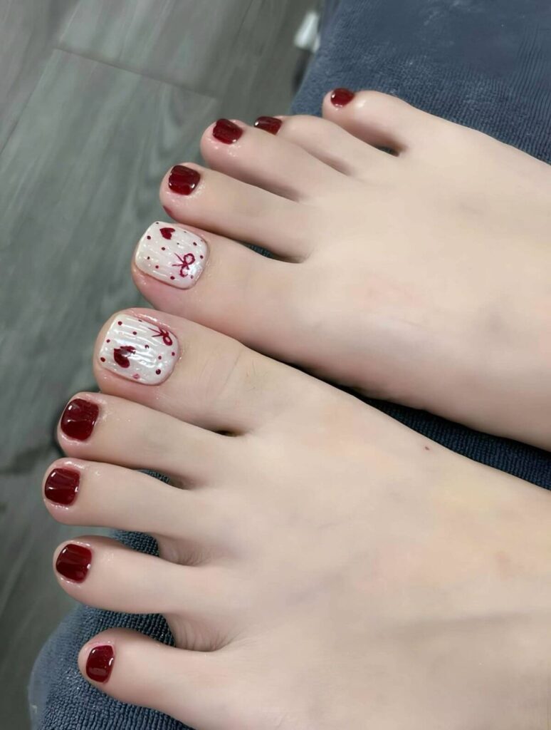 99+ Mẫu nail chân màu đỏ sang chảnh, phong cách quyến rũ 3 Mẫu nail chân màu đỏ đẹp