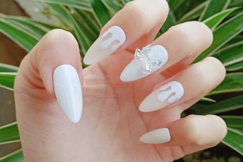 16+ mẫu nail màu trắng đẹp, sang trọng & đơn giản 1 Mẫu nail màu trắng