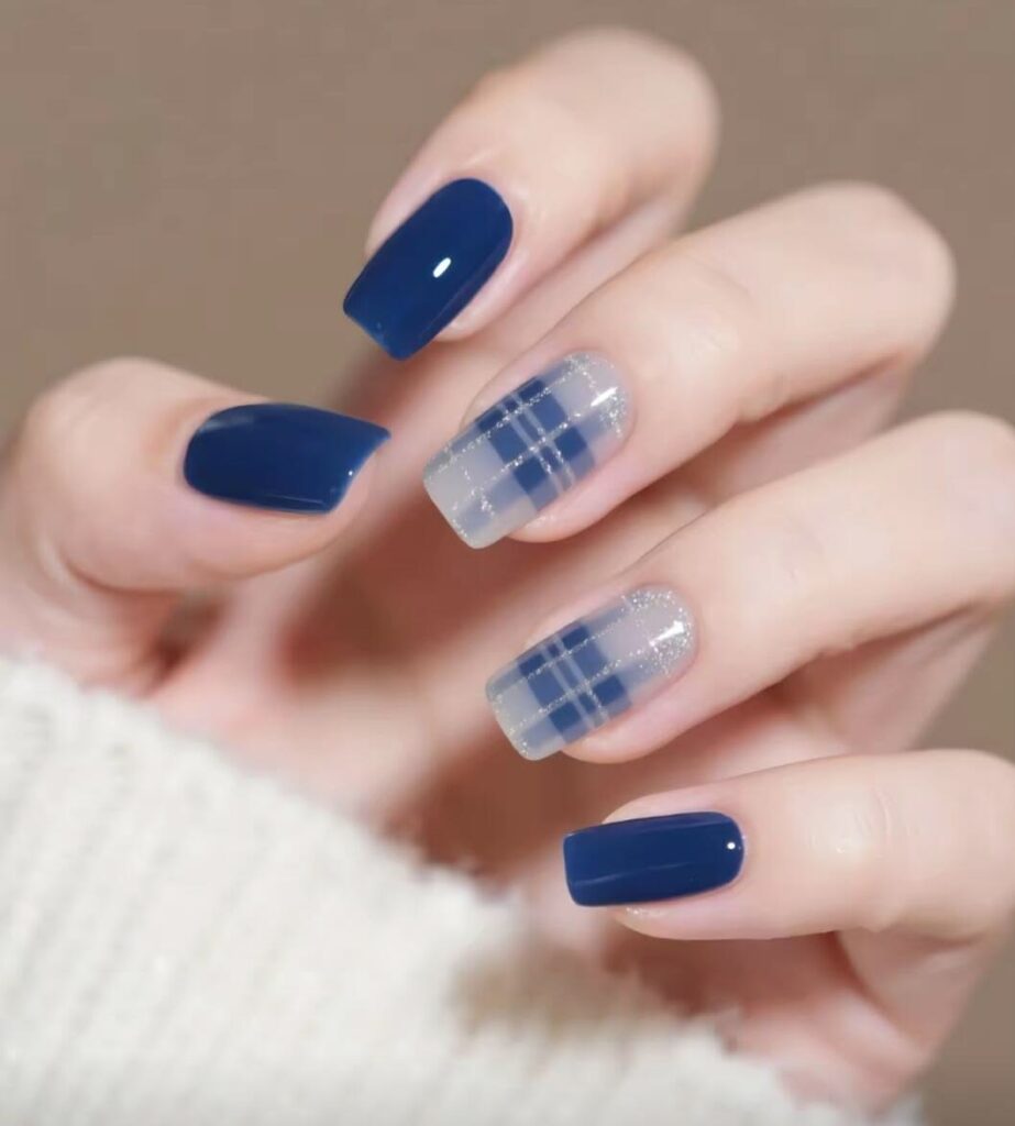 Mẫu nail màu xanh dương phối họa tiết đơn giản, hài hòa