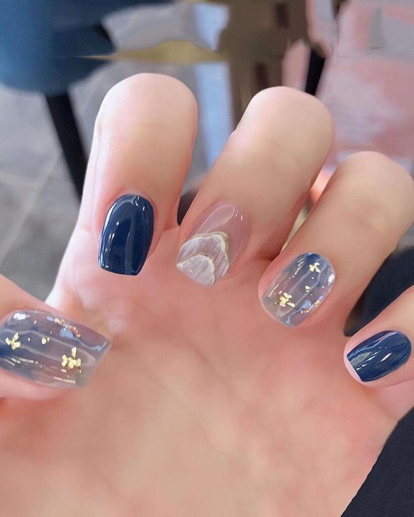 Mẫu nail tay đẹp màu xanh dương phối thạch trẻ trung, tinh tế, sang chảnh.
