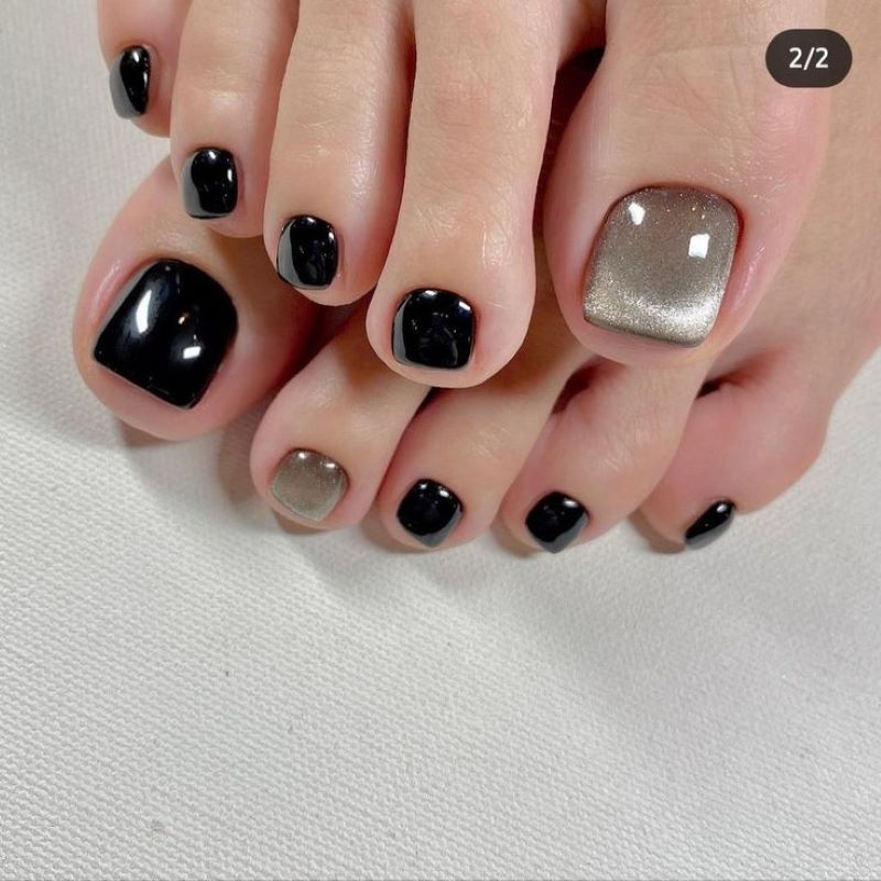 20+ mẫu nail chân màu đen đẹp sang chảnh, cuốn hút nhất hiện nay 9 Nail chân màu đen ombre sáng da