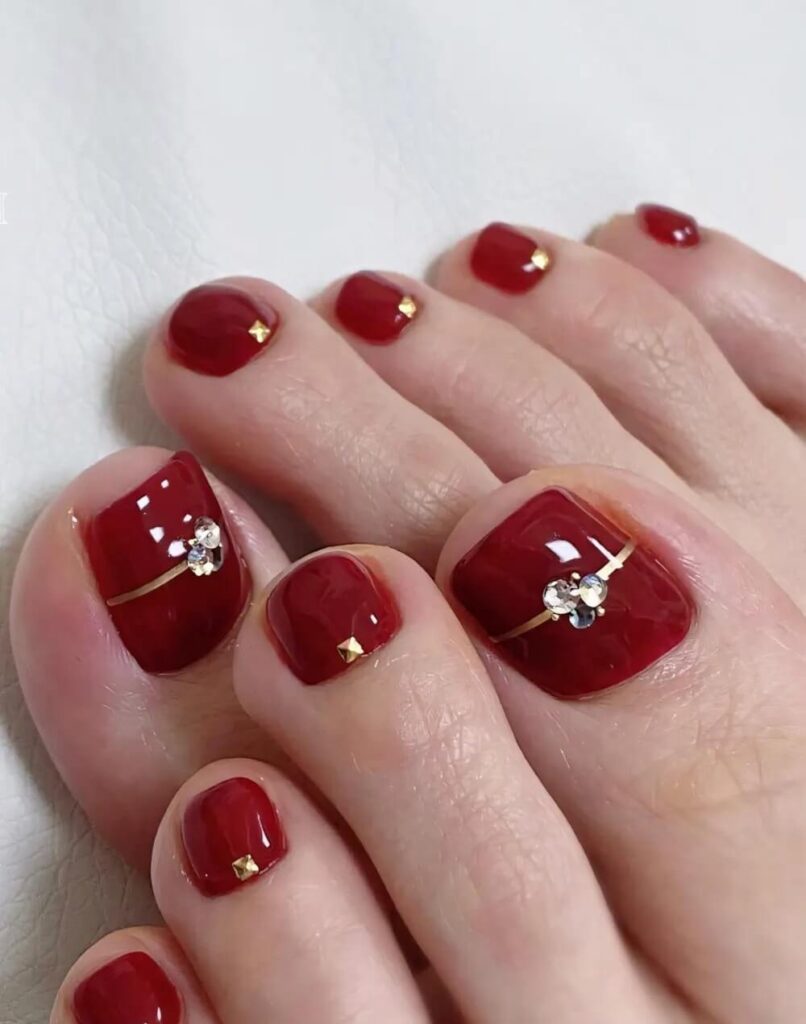 99+ Mẫu nail chân màu đỏ sang chảnh, phong cách quyến rũ 10 Nail chân màu đỏ đô đính đá