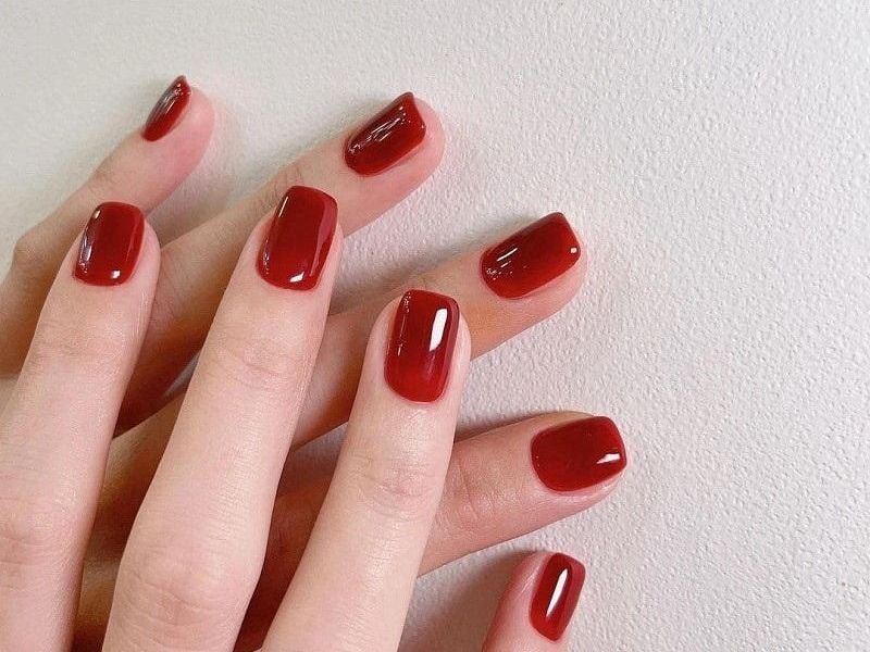 Nail màu sắc đỏ cổ điển