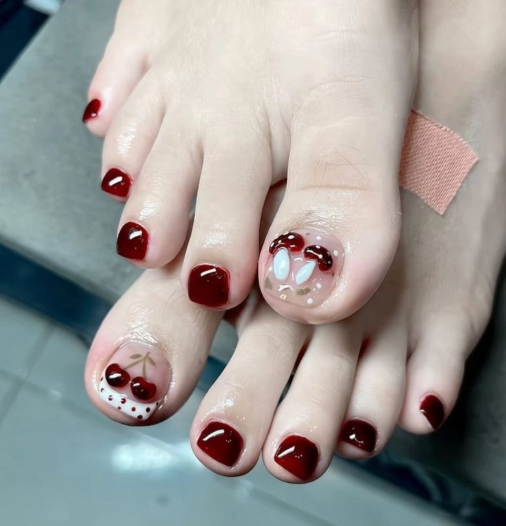 99+ Mẫu nail chân màu đỏ sang chảnh, phong cách quyến rũ 5 Nail móng chân màu đỏ họa tiết đẹp