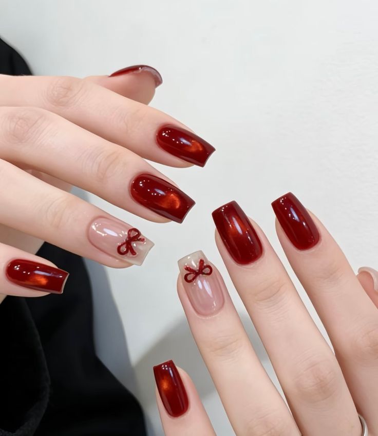 Top 15+ các mẫu nail màu đỏ đẹp sang chảnh, cuốn hút nhất 2026 9 Nail tay đẹp màu đỏ dáng almond thanh thoát, sắc đỏ bóng mượt tôn dáng tay, phù hợp cho cả những dịp quan trọng.
